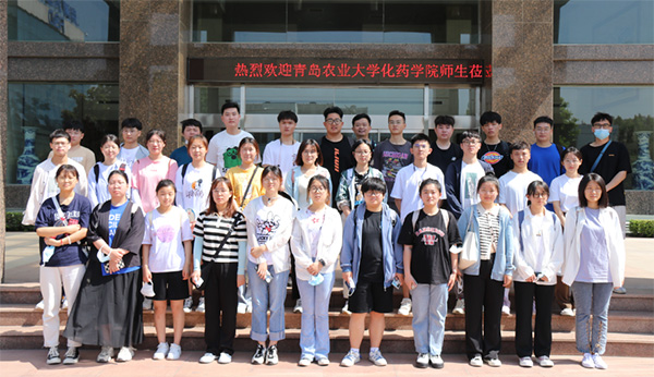 青島農業(yè)大學化藥學院師生一行來集團參觀學習